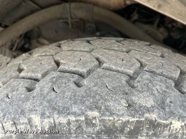 image for item NT9204 2002 HME H2057 pumper fire truck