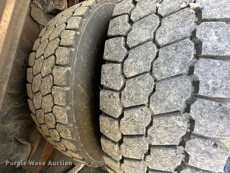 image for item NT9204 2002 HME H2057 pumper fire truck