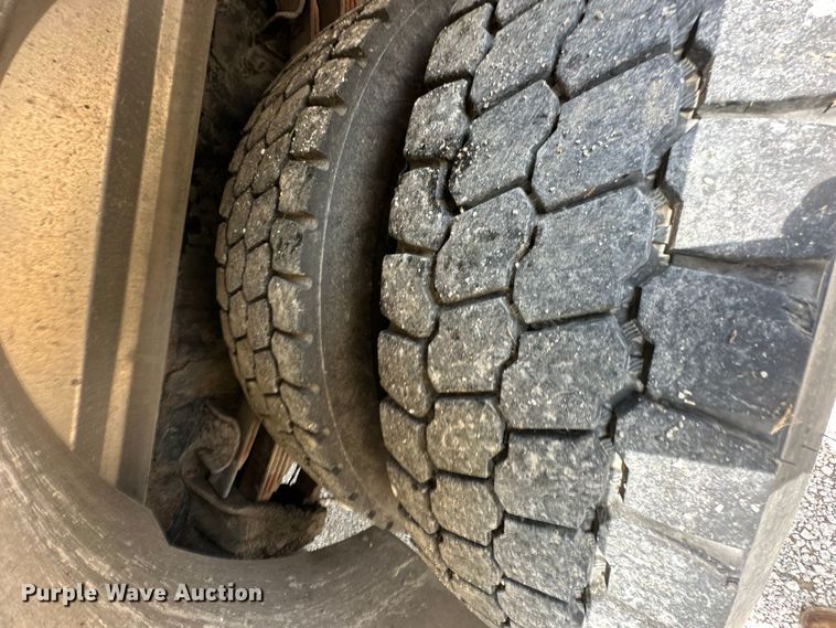 image for item NT9204 2002 HME H2057 pumper fire truck