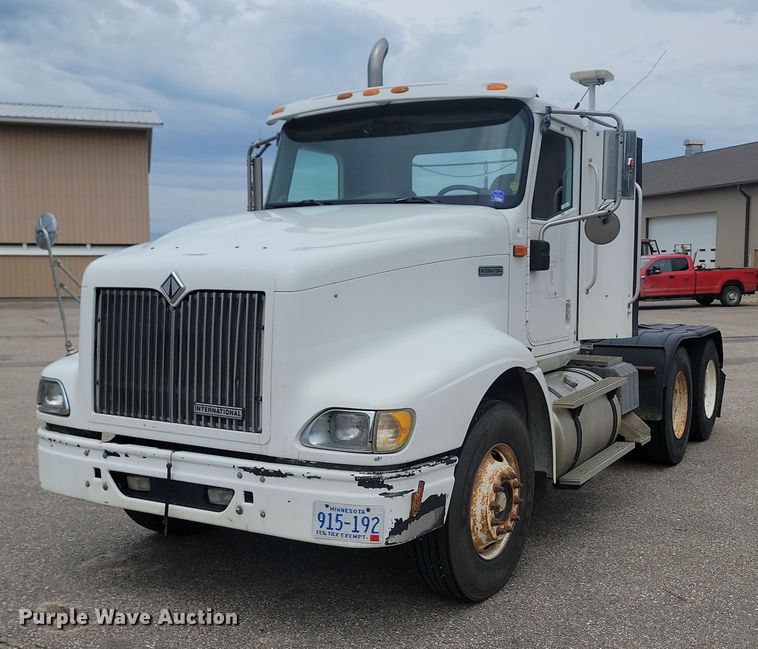 image for item OD9571 2000 International  9400i 5x4 semi truck