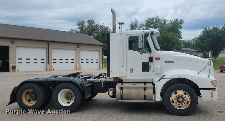 image for item OD9571 2000 International  9400i 5x4 semi truck