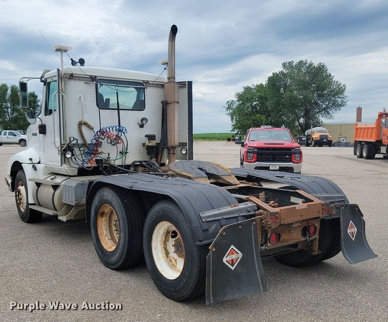 image for item OD9571 2000 International  9400i 5x4 semi truck