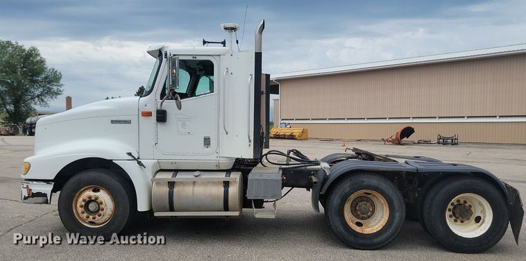 image for item OD9571 2000 International  9400i 5x4 semi truck