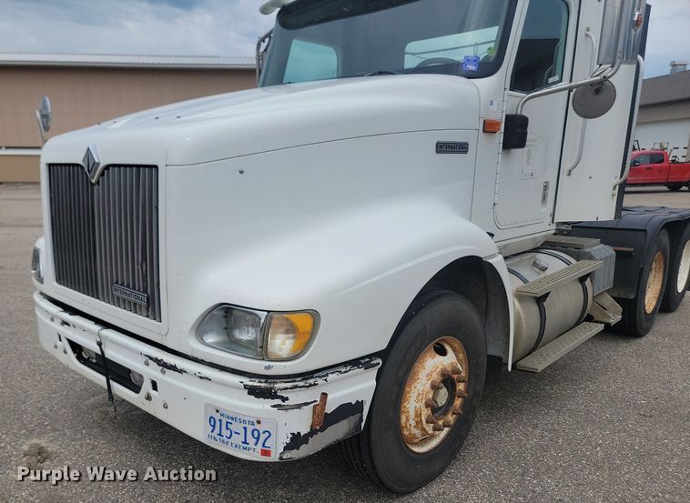image for item OD9571 2000 International  9400i 5x4 semi truck