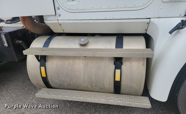 image for item OD9571 2000 International  9400i 5x4 semi truck