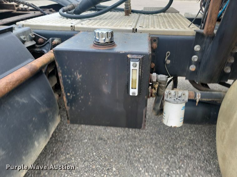 image for item OD9571 2000 International  9400i 5x4 semi truck