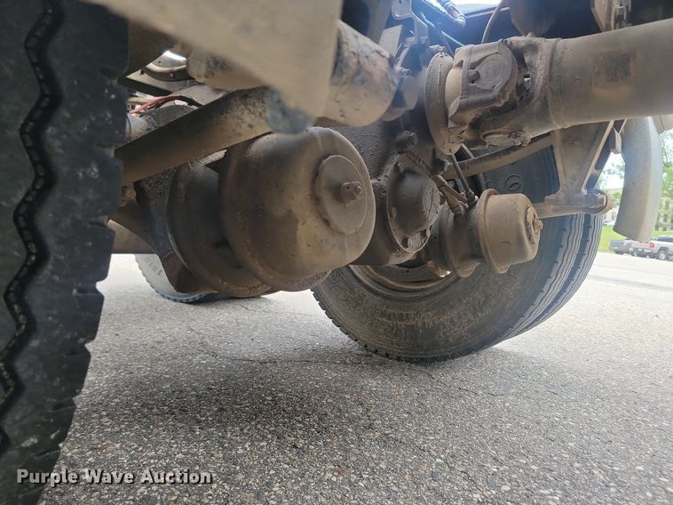 image for item OD9571 2000 International  9400i 5x4 semi truck