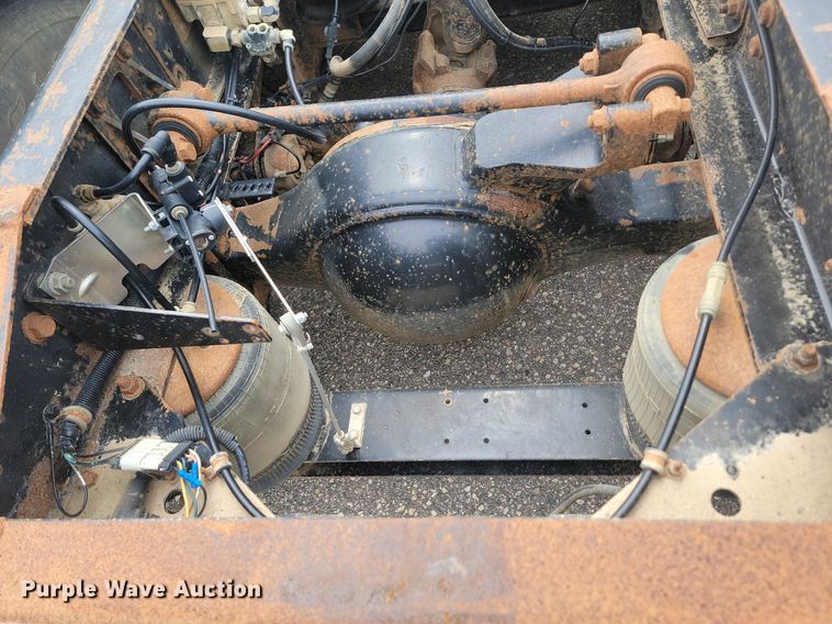 image for item OD9571 2000 International  9400i 5x4 semi truck