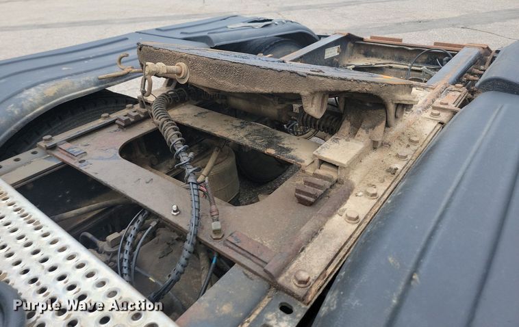 image for item OD9571 2000 International  9400i 5x4 semi truck