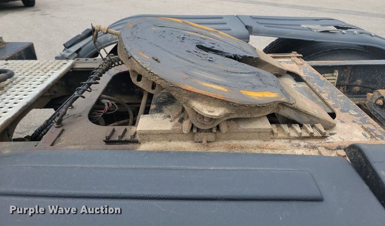 image for item OD9571 2000 International  9400i 5x4 semi truck