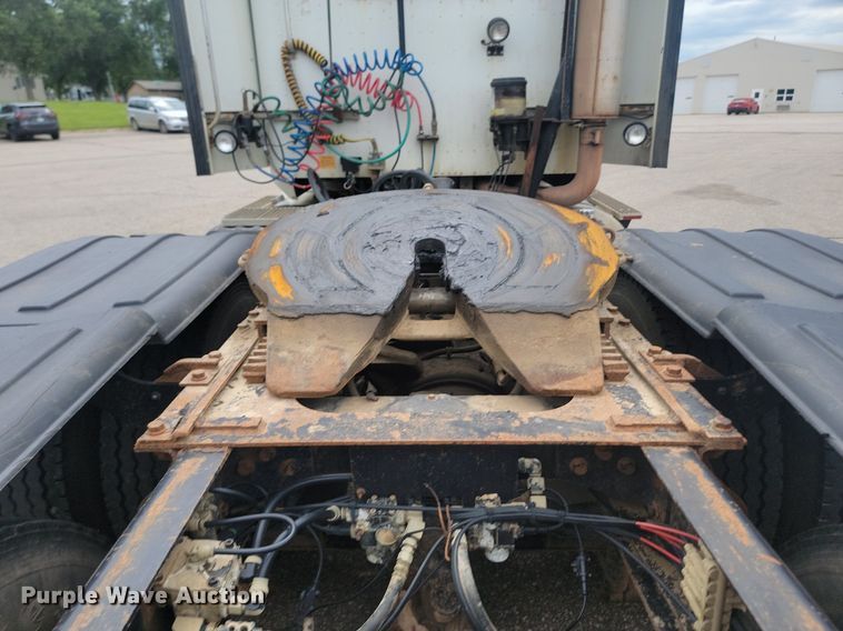 image for item OD9571 2000 International  9400i 5x4 semi truck