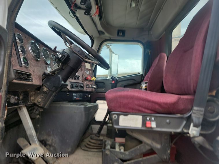 image for item OD9571 2000 International  9400i 5x4 semi truck