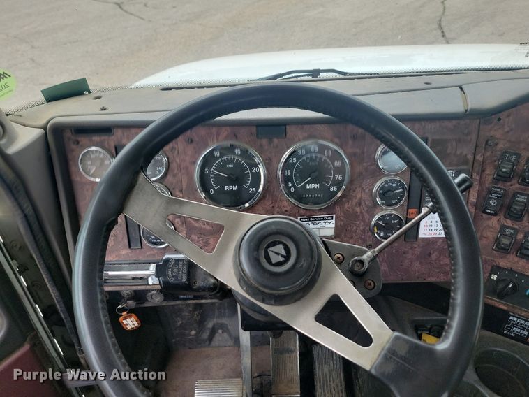 image for item OD9571 2000 International  9400i 5x4 semi truck