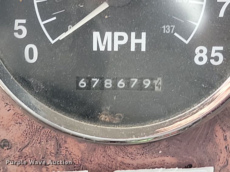 image for item OD9571 2000 International  9400i 5x4 semi truck