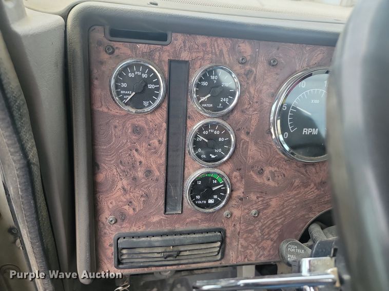 image for item OD9571 2000 International  9400i 5x4 semi truck