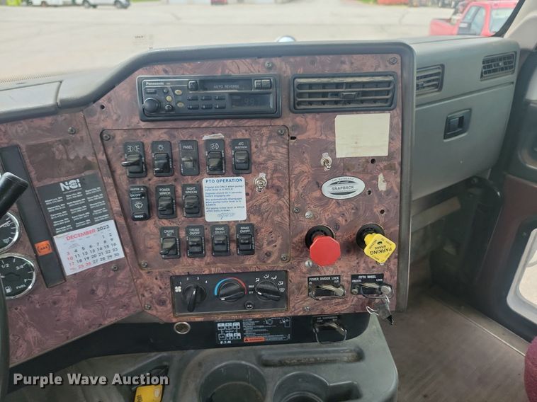 image for item OD9571 2000 International  9400i 5x4 semi truck