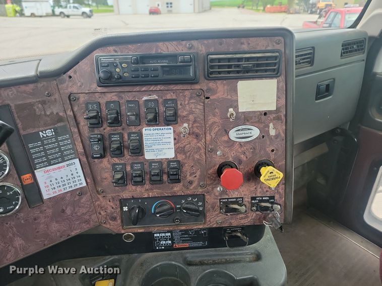 image for item OD9571 2000 International  9400i 5x4 semi truck