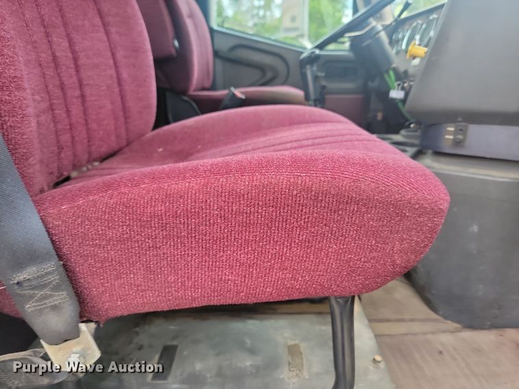 image for item OD9571 2000 International  9400i 5x4 semi truck