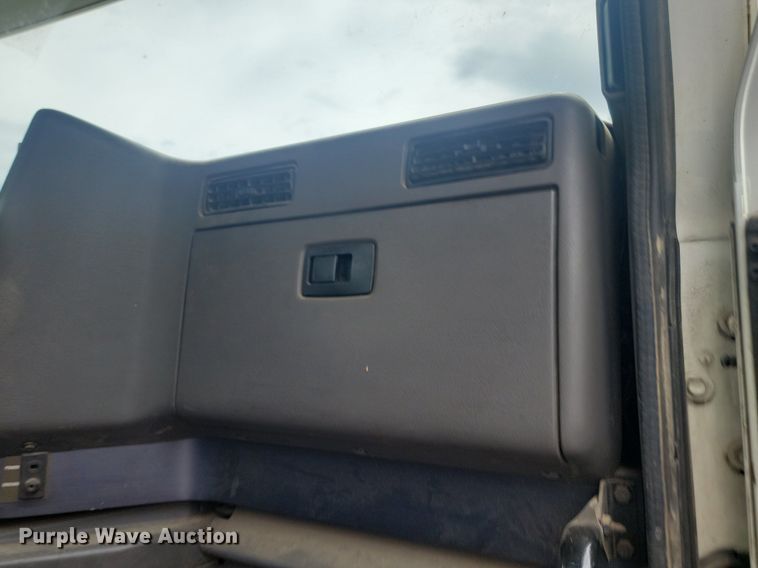 image for item OD9571 2000 International  9400i 5x4 semi truck