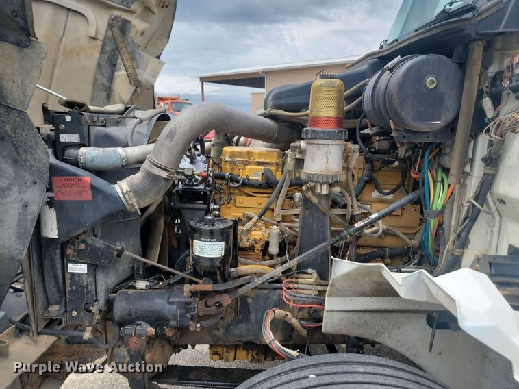 image for item OD9571 2000 International  9400i 5x4 semi truck