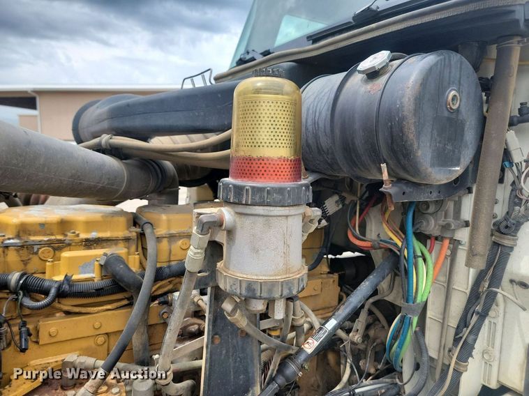 image for item OD9571 2000 International  9400i 5x4 semi truck