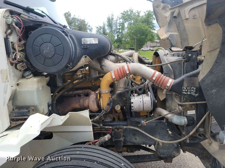 image for item OD9571 2000 International  9400i 5x4 semi truck