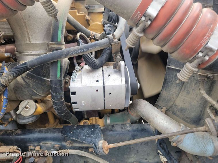 image for item OD9571 2000 International  9400i 5x4 semi truck