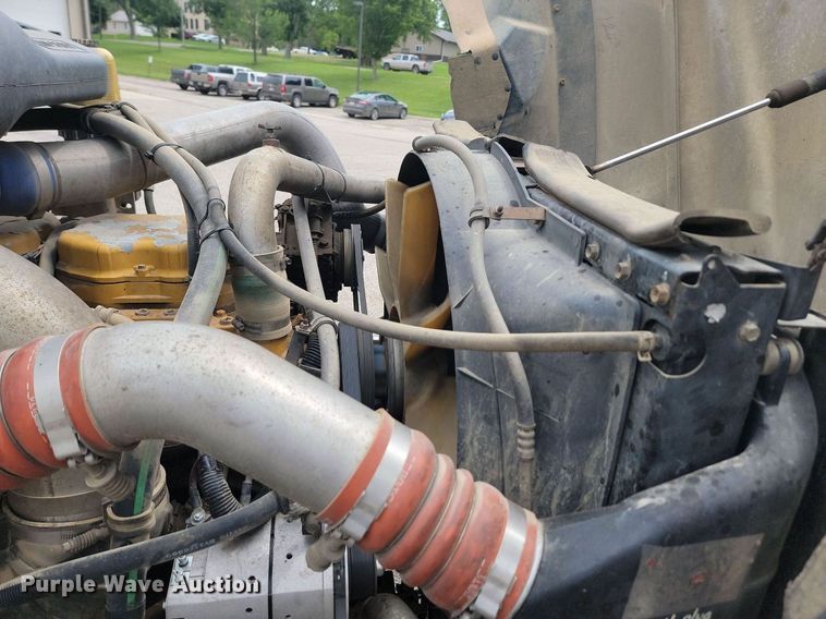 image for item OD9571 2000 International  9400i 5x4 semi truck