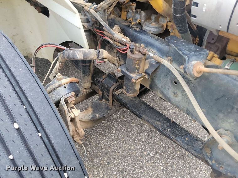 image for item OD9571 2000 International  9400i 5x4 semi truck