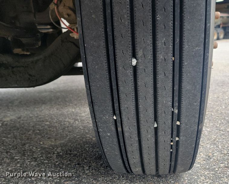 image for item OD9571 2000 International  9400i 5x4 semi truck