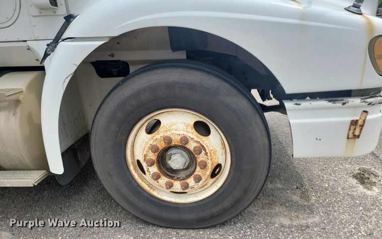 image for item OD9571 2000 International  9400i 5x4 semi truck