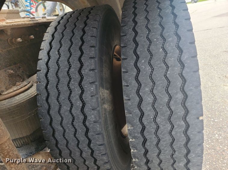 image for item OD9571 2000 International  9400i 5x4 semi truck