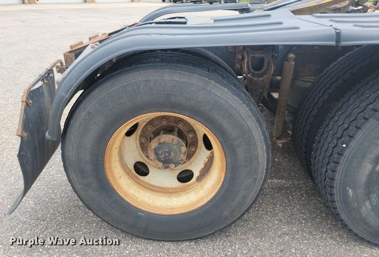 image for item OD9571 2000 International  9400i 5x4 semi truck