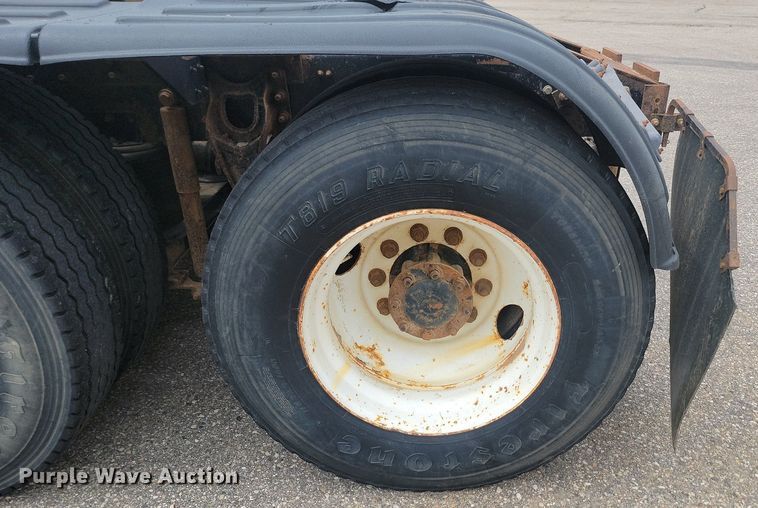 image for item OD9571 2000 International  9400i 5x4 semi truck