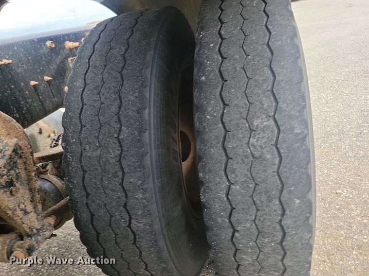 image for item OD9571 2000 International  9400i 5x4 semi truck