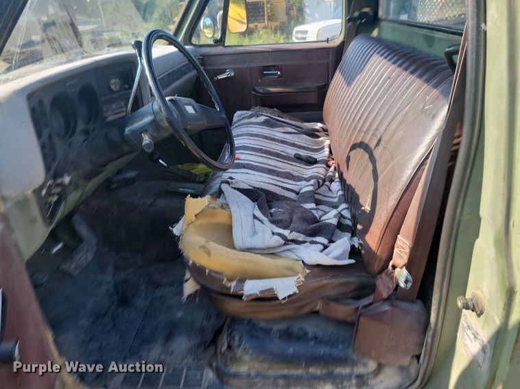 image for item OD9577 1987 Chevrolet D30 flatbed pickup truck