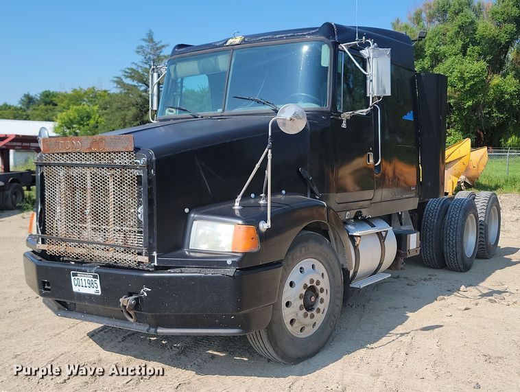 image for item OD9581 1993 White GMC semi truck