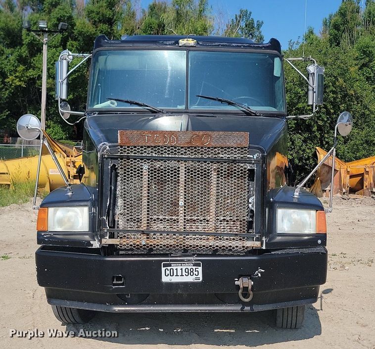 image for item OD9581 1993 White GMC semi truck