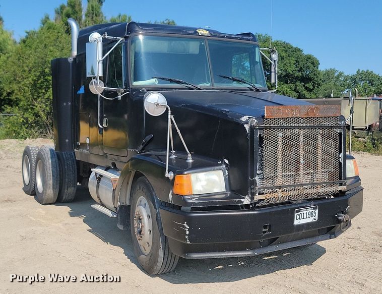 image for item OD9581 1993 White GMC semi truck