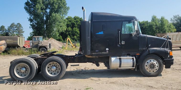 image for item OD9581 1993 White GMC semi truck