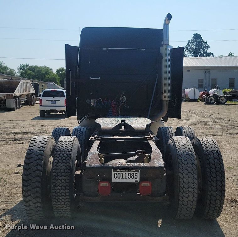 image for item OD9581 1993 White GMC semi truck