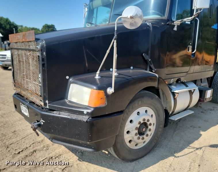 image for item OD9581 1993 White GMC semi truck