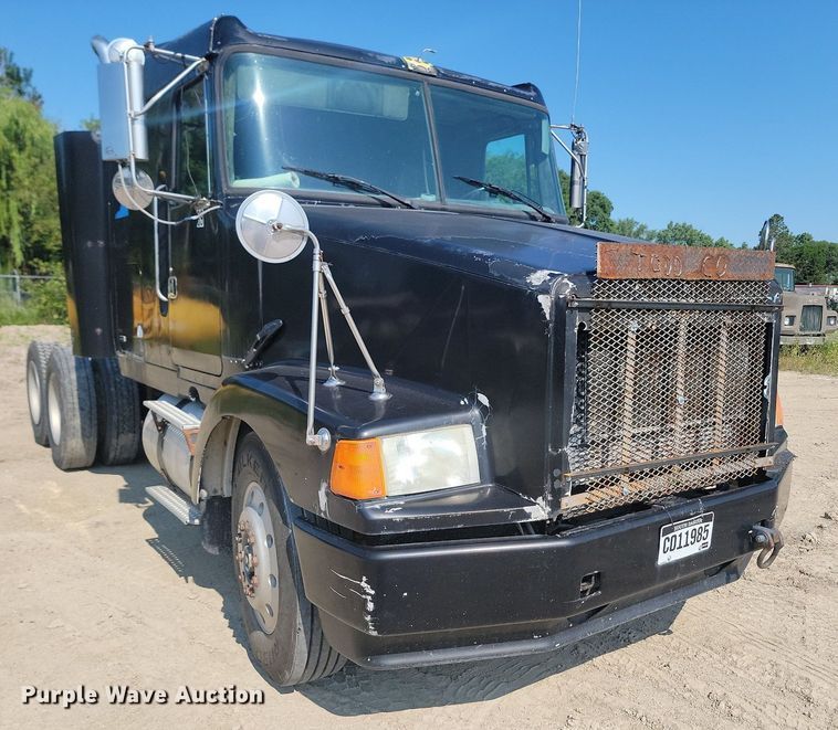 image for item OD9581 1993 White GMC semi truck