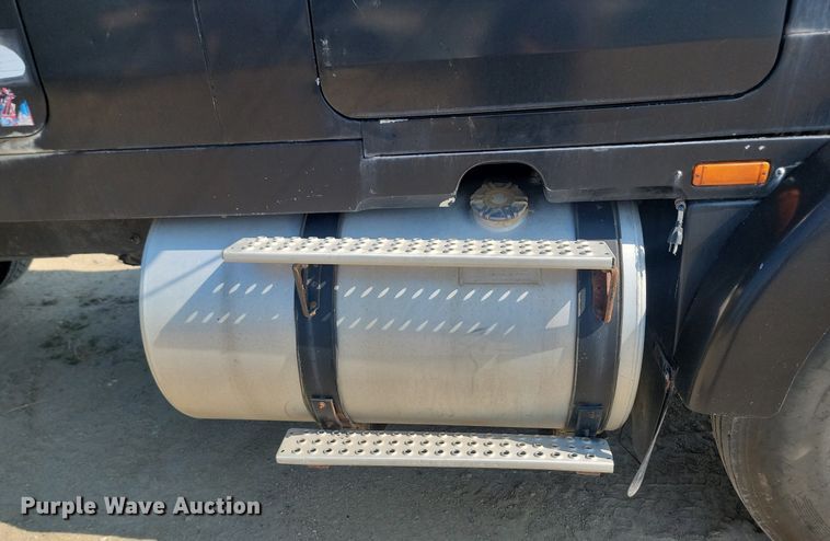 image for item OD9581 1993 White GMC semi truck