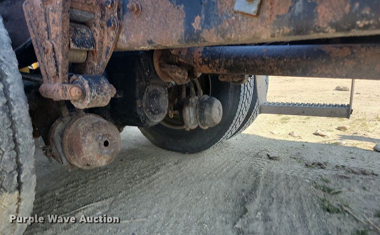 image for item OD9581 1993 White GMC semi truck