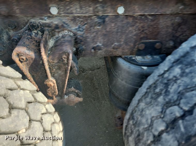 image for item OD9581 1993 White GMC semi truck