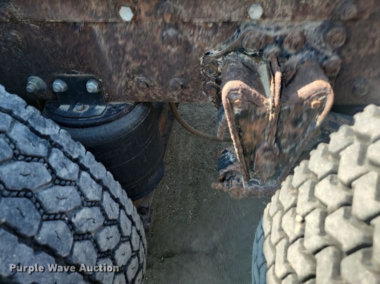 image for item OD9581 1993 White GMC semi truck