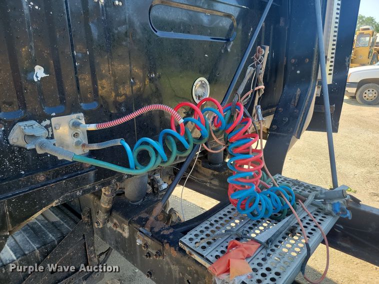 image for item OD9581 1993 White GMC semi truck