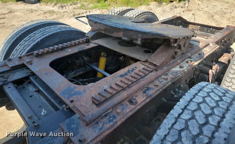 image for item OD9581 1993 White GMC semi truck