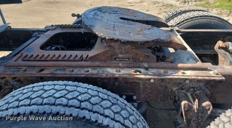 image for item OD9581 1993 White GMC semi truck